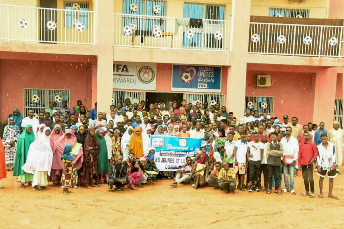 Lors d’une conférence à Maradi, plus de 300 jeunes ont étudié comment les initiatives éducatives bahá’íes peuvent favoriser des modèles de vie communautaire propices à la paix.