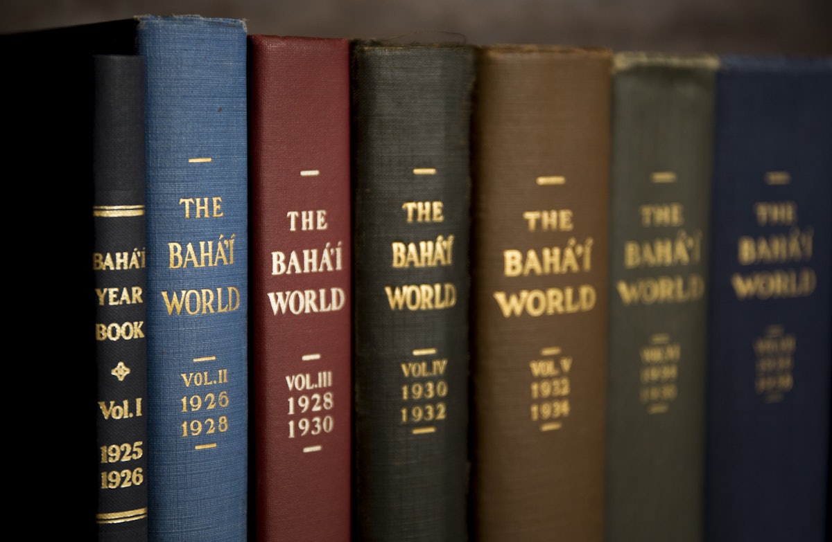 La publication The Bahá’í World a été créée en 1926 par Shoghi Effendi, peu après le début de son ministère de Gardien en 1921.