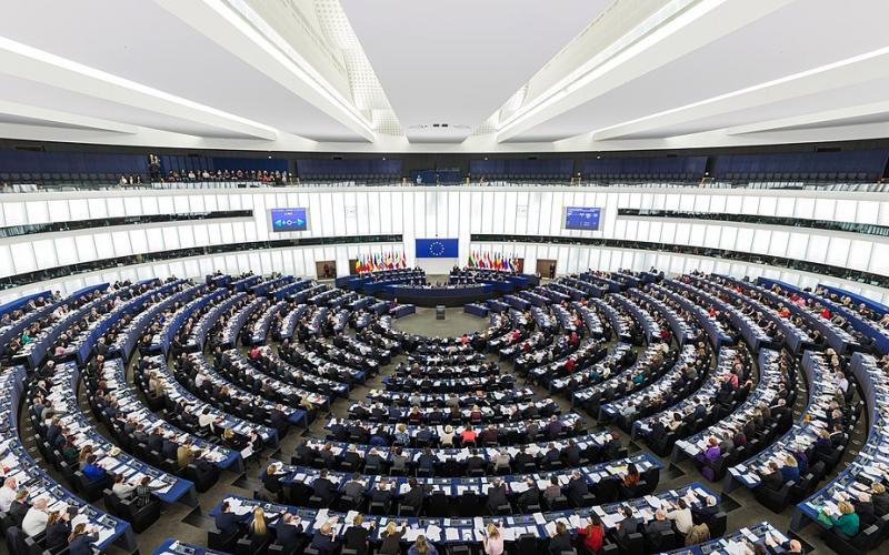 1024px-european_parliament_strasbourg_hemicycle_-_diliff_0